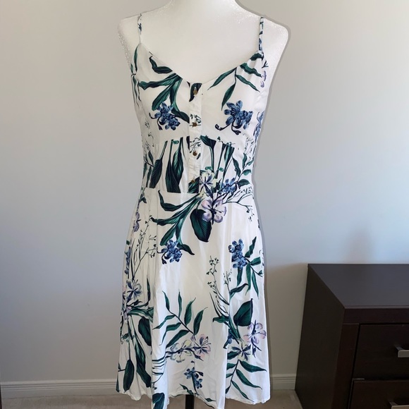 WHITE FLORAL DYNAMITE DRESS - Picture 2 of 8